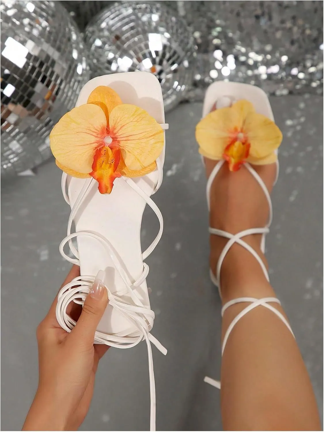 Verdusa Women's 3D Flower Strappy Sandals Lace Up Square Toe Roman Sandals